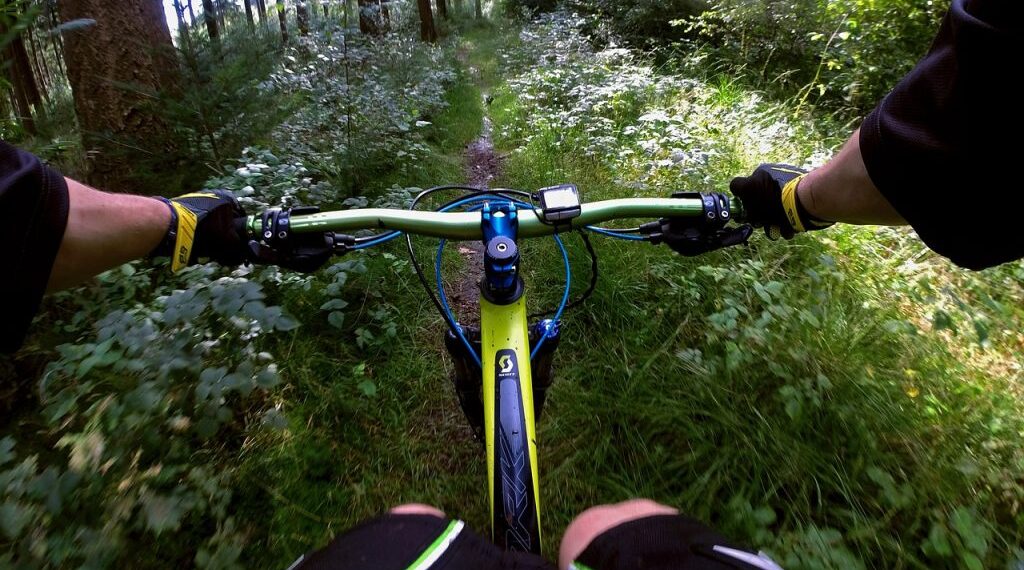 Descubre la mejor cámara de acción para tus aventuras en bicicleta aquí