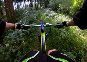 Descubre la mejor cámara de acción para tus aventuras en bicicleta aquí