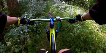 Descubre la mejor cámara de acción para tus aventuras en bicicleta aquí