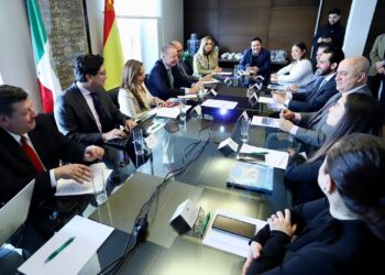 ¡Descubre la guía de viaje definitiva para atracciones, restaurantes y alojamiento!