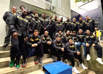 Elige tus instrumentos y equipo de DJ con características clave Elige tus instrumentos y equipo de DJ con características clave