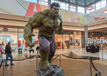 ¡Descubre las figuras de acción más populares de películas y cómics!