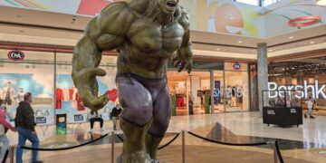 ¡Descubre las figuras de acción más populares de películas y cómics!