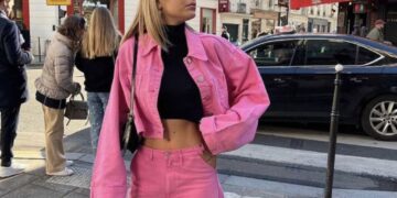 Destaca tu estilo: Crea un look único con prendas y accesorios