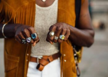 Descubre las tendencias de joyería más populares en este momento