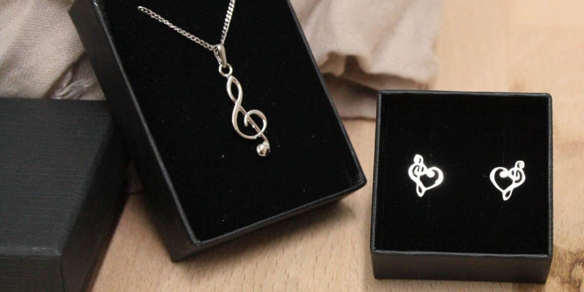 Secretos para mantener tus joyas brillantes y relucientes