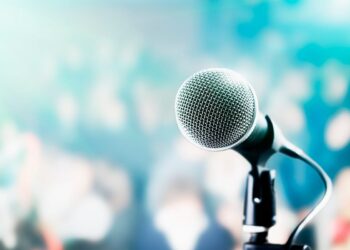 ¡Descubre los mejores micrófonos para grabar voces en estudio! Recomendados por expertos