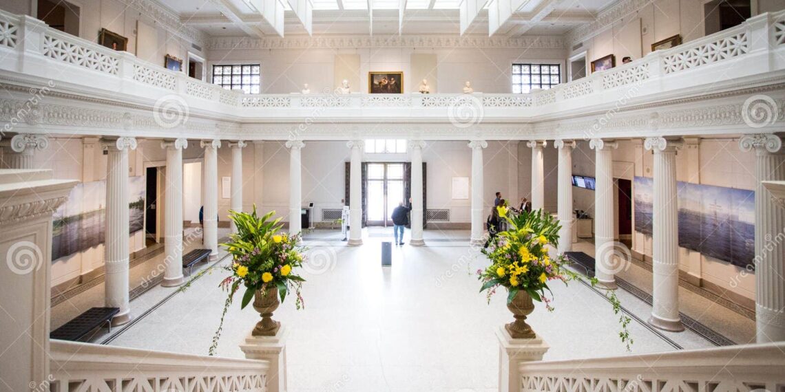 Descubre la Diferencia Clave: Galería de Arte vs Museo