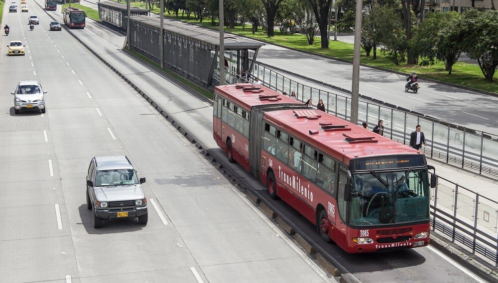 Ahorra tiempo y dinero con el transporte público en destinos turísticos