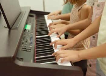 Los increíbles beneficios de aprender a tocar piano o teclado