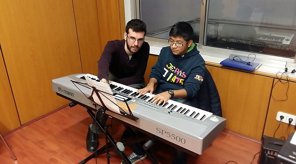 ¡Descubre las Mejores Ofertas de Pianos y Teclados! ¡Descubre las Mejores Ofertas de Pianos y Teclados!